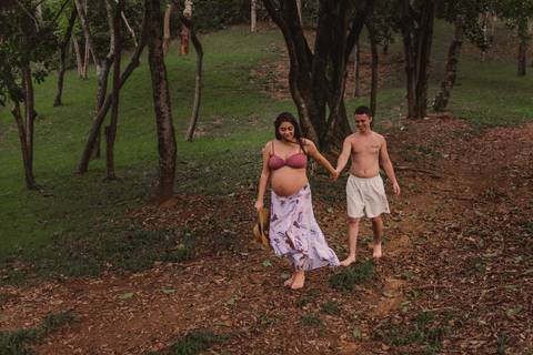 CASAL GESTANTE MAOS DADAS PRAIA DOS PADRES GUARAPARI'