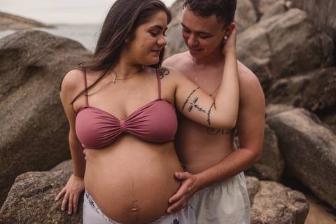 CASAL GESTANTE PRAIA DOS PADRES'