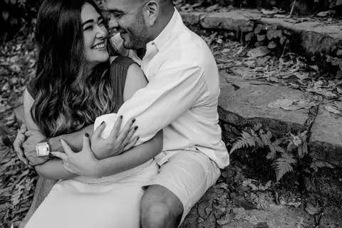 Foto Preto e Branco. Ensaio Pré Casamento no Parque Lage - Jardim Botânico do Rio de Janeiro.'