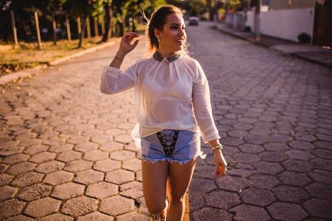 Fotografia de ensaio pessoal na rua. Ilha do Frade, Vitória - ES. '