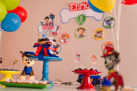 Decoração da mesa de aniversário. Tema: Patrulha Canina.'