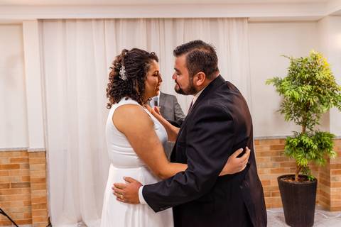 Memento do Beijo dos noivos na cerimônia de casamento'