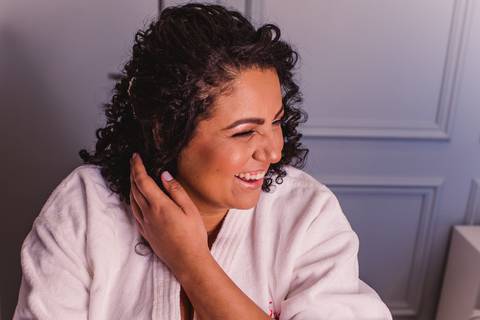 Noiva sorrindo - Making Of - Vitória, ES - Fotógrafo de casamento'