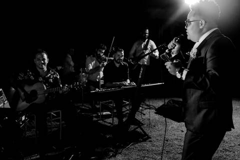 fotografia karaoke casamento - balneario carapebus - serra es - paulo mota fotografia - noivo cantando'