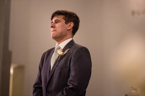 fotografia central de vitoria - es - casamento na igreja - casamento de dia  - reacao do noivo'