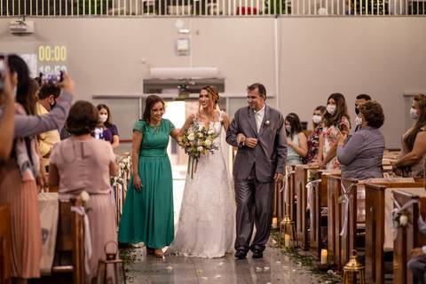 fotografia de casamento vitoria - es - entrada da noivo - reacao da noiva - vestido de noiva - entrada da noiva na igreja - casamento na igreja iasd central de vitoria - es'