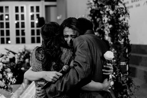 fotografia de casamento vitoria es - noiva chorando - familia da noiva - casamento na igreja adventistas central de vitoria'