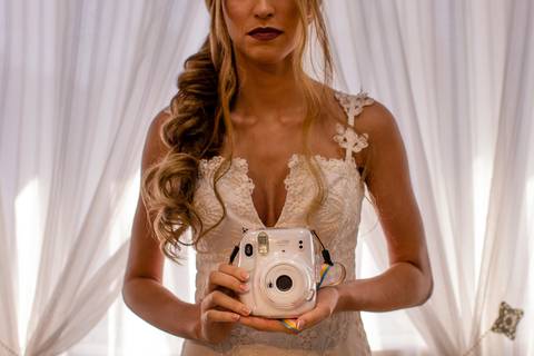 Fotografia casamento em vitória espirito santo - making of noiva - vestido de noiva - polaroid - espaço livia barros - makeup livia barros'