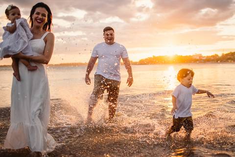 fotografia documental de familia - praia de ubu - anchieta - es - fim de tarde - por do sol'