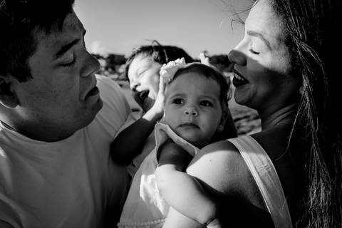 retrato de familia realizado em ubu - praia - anchieta - es'