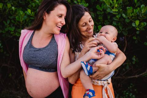 Ensaio gestante - ilha do frade - vitória - es - ensaio fotografico irmas gemeas'