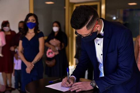 Casamento no cartório sapopemba, durante a pandemia, casamento 2020, sentimento, emoção, casando de mascaras, assinatura de casamento'