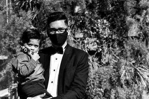 pai e filho, casamento durante a pandemia, São Paulo, mascaras, covid 19, '