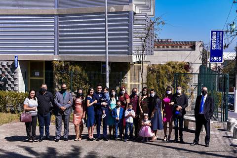 sapopemba, durante a pandemia, padrinhos de casamento, no cartório de Sapopemba sentimento, emoção, casando de mascaras, criança assistindo no celular,'