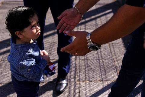 vô pegando neto no colo, '