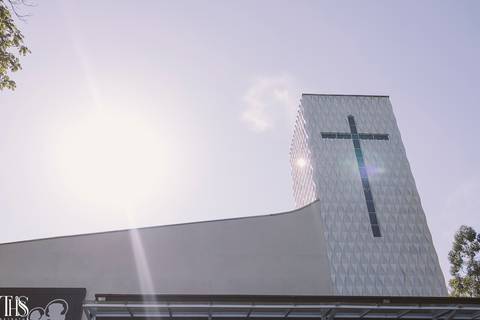 Foto de detalhe igreja contra o sol - fotografa em sp sbc abc'