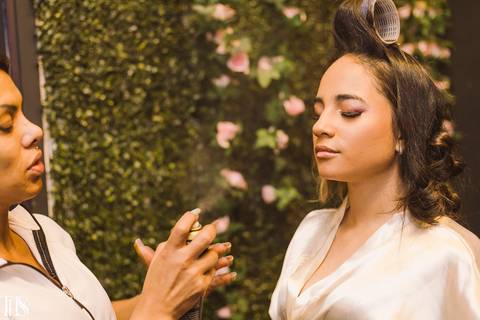 debutante de olhos fechados em making off - fotografa em sbc '