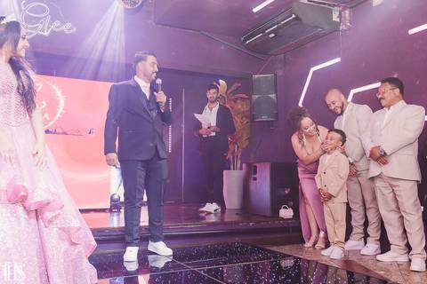 irmão da debutante chorando - fotografa no abc'