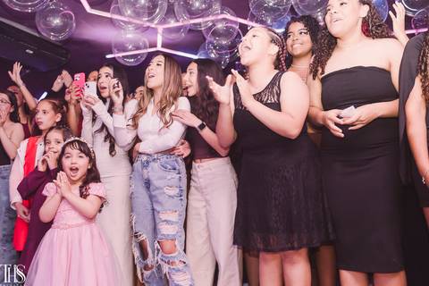 amigas da debutante gritando 15 anos - fotografa em sp '