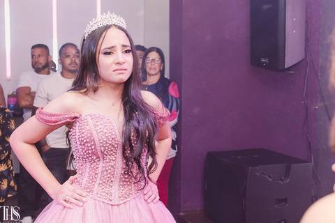 debutante emocionada chorando festa de 15 anos - fotografa em sp sbc abc'
