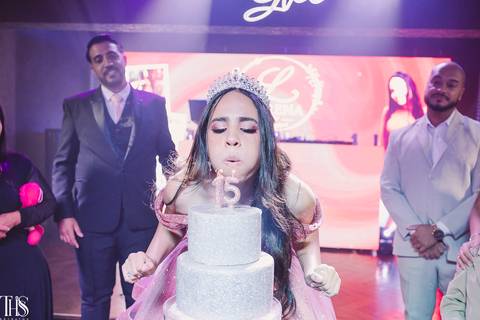 debutante assoprando vela - fotografa em sbc'