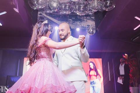 debutante dançando com o príncipe em festa de 15 anos - fotografa no abc'