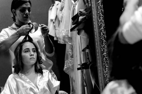 foto preto e branco making off 15 anos debutante - fotografa em sbc'