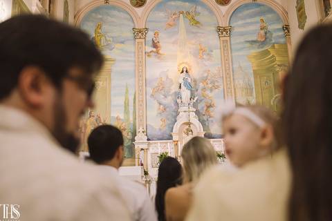 foto de detalhe igreja em batizado - fotografa em sp'