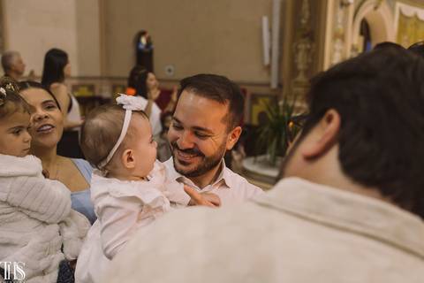 bebê no colo de padrinho - fotografa em santo andré'