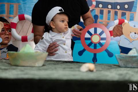 Bebê esperando o bolo em sua festa de 1 ano na cidade de Sâo Bernardo do Campo - SP'