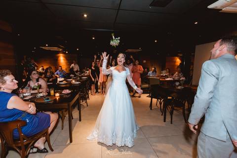 Fotografo de casamento ribeirao preto fotografia de casamento ribeirao preto casamentos Casamento coco bambu ribeirao preto vestido de noiva terno de noivo terno cinza claro jantar de casamento buque de noiva buque de flores shopping iguatemi ribeirao'