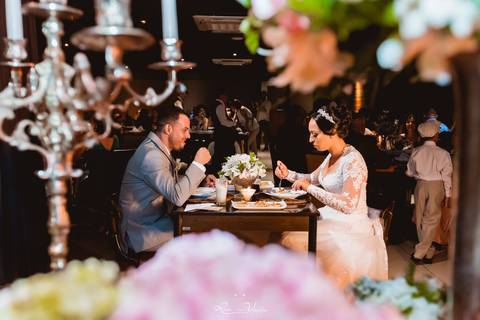 Fotografo de casamento ribeirao preto fotografia de casamento ribeirao preto casamentos Casamento coco bambu ribeirao preto vestido de noiva terno noivo jantar de casamento terno de noivo terno cinza claro decoração de casamento bolo de casamento iguatemi'