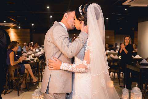 Fotografo de casamento ribeirao preto fotografia de casamento ribeirao preto casamentos Casamento coco bambu ribeirao preto vestido de noiva terno noivo jantar de casamento terno de noivo terno cinza claro shopping iguatemi ribeirao preto'