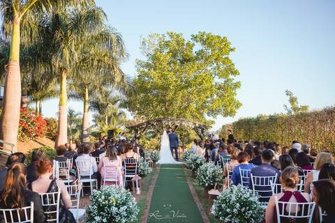 Casamento Vale Imperial Eventos Mococa casamento no campo casamento ao ar livre casamento no por do sol fotografo de casamento em ribeirao preto fotografia de casamento ribeirao preto vestido de noiva terno azul terno de noivo crawford cerimonia no campo'