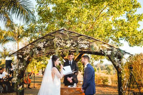 Casamento Vale Imperial Eventos Mococa casamento no campo casamento ao ar livre casamento no por do sol fotografo de casamento em ribeirao preto fotografia de casamento ribeirao preto vestido de noiva terno azul terno de noivo crawford cerimonia no campo'