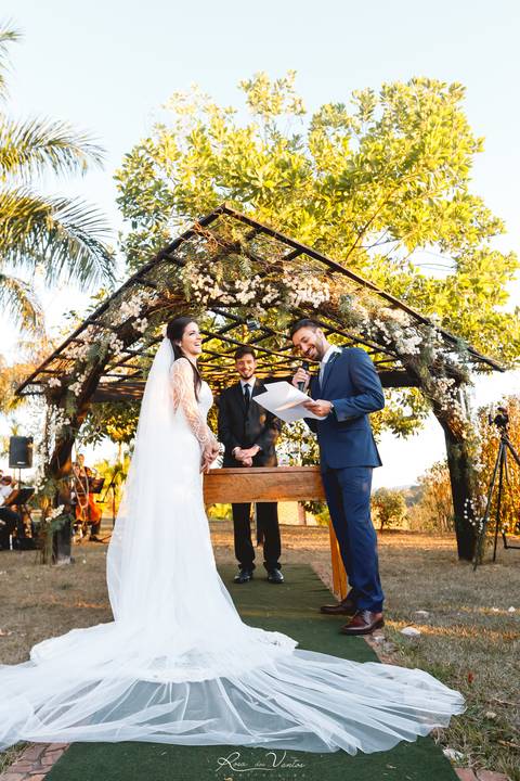 Casamento Vale Imperial Eventos Mococa casamento no campo casamento ao ar livre casamento no por do sol fotografo de casamento em ribeirao preto fotografia de casamento ribeirao preto vestido de noiva terno azul terno de noivo crawford cerimonia no campo'