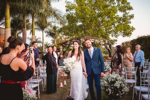 Casamento Vale Imperial Eventos Mococa casamento no campo casamento ao ar livre casamento no por do sol fotografo de casamento em ribeirao preto fotografia de casamento ribeirao preto vestido de noiva terno azul terno de noivo crawford cerimonia no campo'