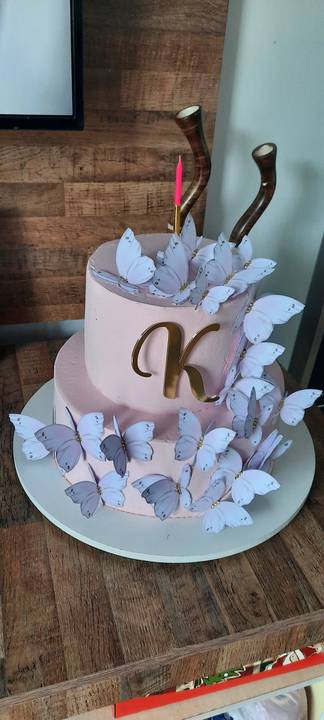 Bolo com Tema para Evento Ocasional, tipo formatura, Noivados ou aquela Data Muito especial.'