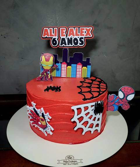 Bolo Homem Aranha e Homem de Ferro'