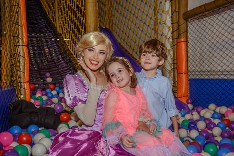 

kikarodrigues, fotografo, eventos, guarulhos, festa, infantil, aniversario, enrolados, rapunzel, buffet, moóca, criança, bebê, star kids, guarulhos, lilás, roxo, família, espontâneas'