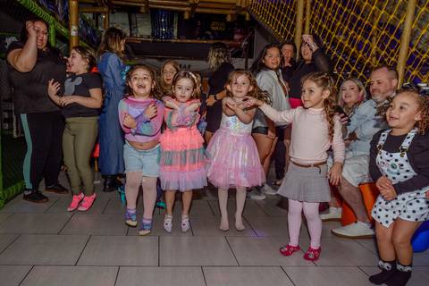 

kikarodrigues, fotografo, eventos, guarulhos, festa, infantil, aniversario, enrolados, rapunzel, buffet, moóca, criança, bebê, star kids, guarulhos, lilás, roxo, família, espontâneas'