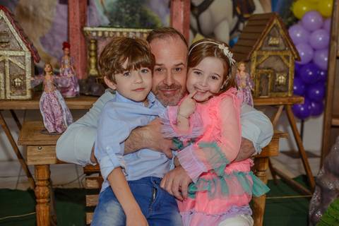 

kikarodrigues, fotografo, eventos, guarulhos, festa, infantil, aniversario, enrolados, rapunzel, buffet, moóca, criança, bebê, star kids, guarulhos, lilás, roxo, família, espontâneas'