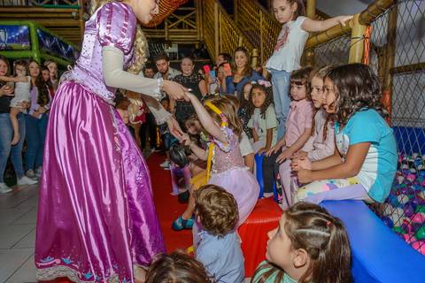 

kikarodrigues, fotografo, eventos, guarulhos, festa, infantil, aniversario, enrolados, rapunzel, buffet, moóca, criança, bebê, star kids, guarulhos, lilás, roxo, família, espontâneas'