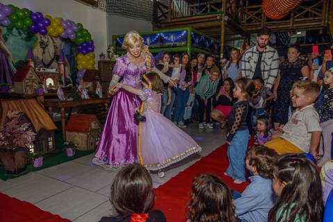 

kikarodrigues, fotografo, eventos, guarulhos, festa, infantil, aniversario, enrolados, rapunzel, buffet, moóca, criança, bebê, star kids, guarulhos, lilás, roxo, família, espontâneas'