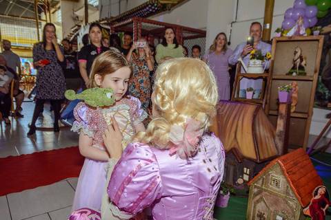 

kikarodrigues, fotografo, eventos, guarulhos, festa, infantil, aniversario, enrolados, rapunzel, buffet, moóca, criança, bebê, star kids, guarulhos, lilás, roxo, família, espontâneas'