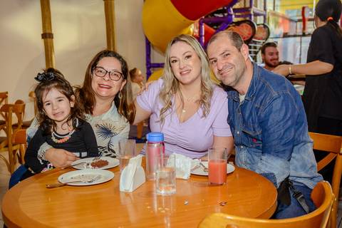 

kikarodrigues, fotografo, eventos, guarulhos, festa, infantil, aniversario, enrolados, rapunzel, buffet, moóca, criança, bebê, star kids, guarulhos, lilás, roxo, família, espontâneas'