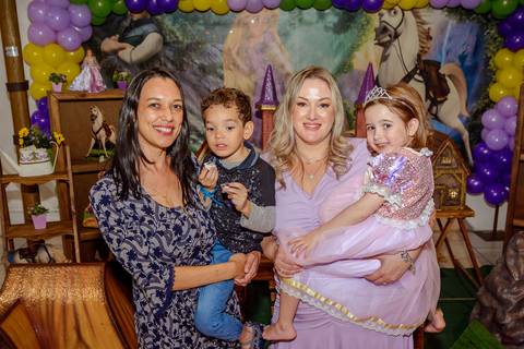 

kikarodrigues, fotografo, eventos, guarulhos, festa, infantil, aniversario, enrolados, rapunzel, buffet, moóca, criança, bebê, star kids, guarulhos, lilás, roxo, família, espontâneas'