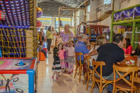

kikarodrigues, fotografo, eventos, guarulhos, festa, infantil, aniversario, enrolados, rapunzel, buffet, moóca, criança, bebê, star kids, guarulhos, lilás, roxo, família, espontâneas'