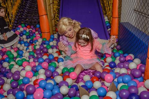 

kikarodrigues, fotografo, eventos, guarulhos, festa, infantil, aniversario, enrolados, rapunzel, buffet, moóca, criança, bebê, star kids, guarulhos, lilás, roxo, família, espontâneas'