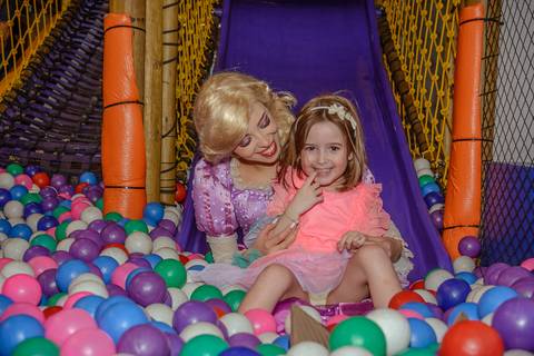 

kikarodrigues, fotografo, eventos, guarulhos, festa, infantil, aniversario, enrolados, rapunzel, buffet, moóca, criança, bebê, star kids, guarulhos, lilás, roxo, família, espontâneas'